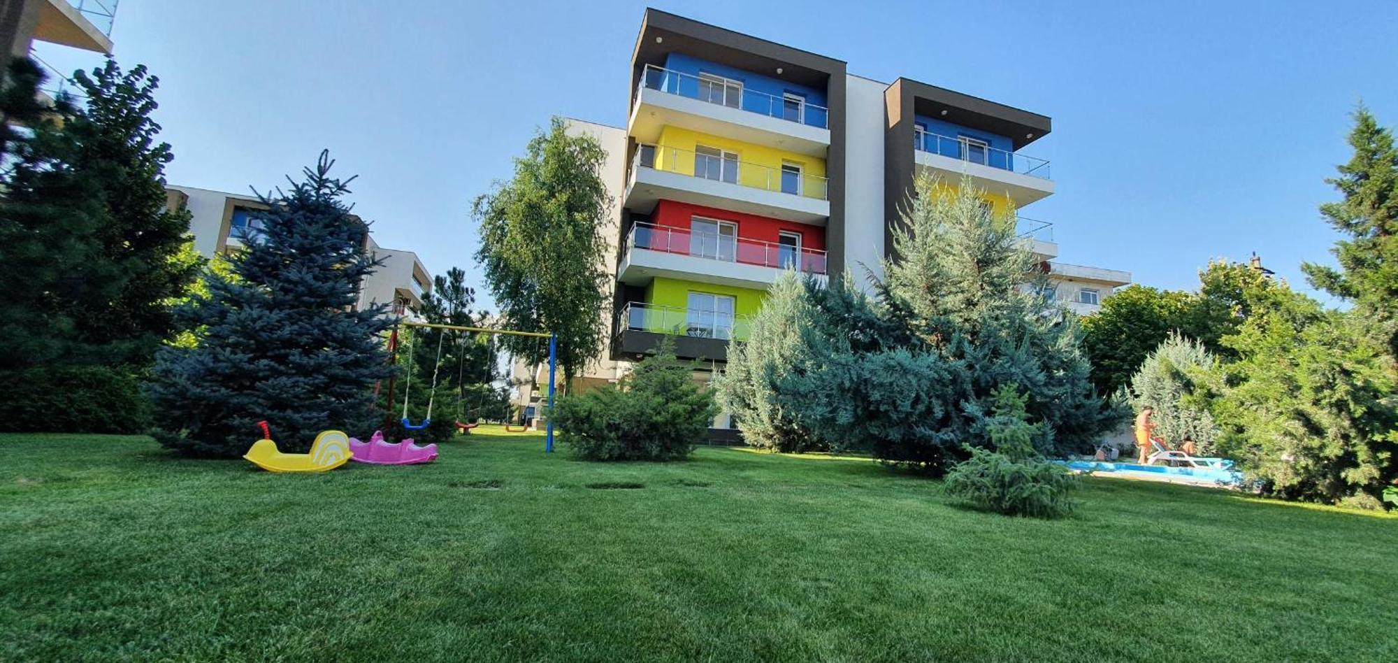 Airport Apartment *