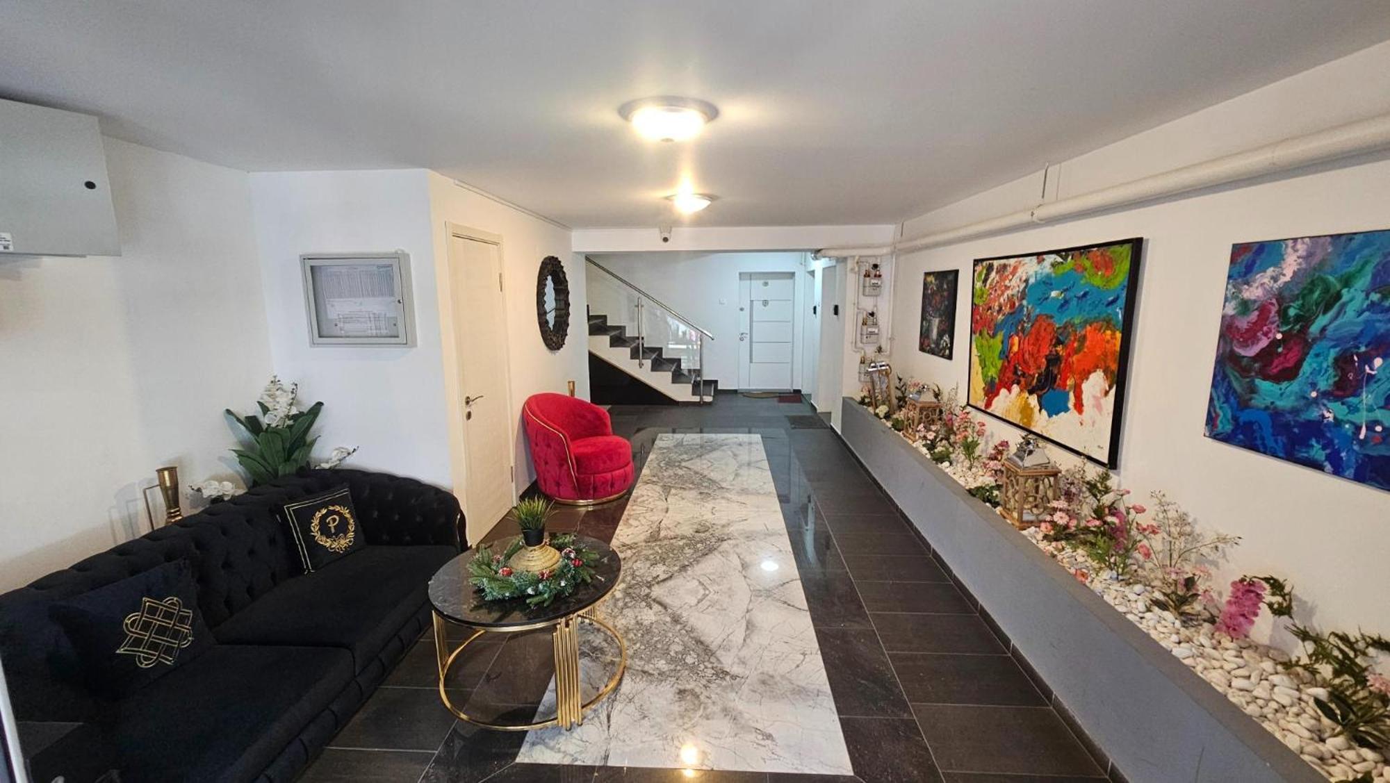 Airport Apartment