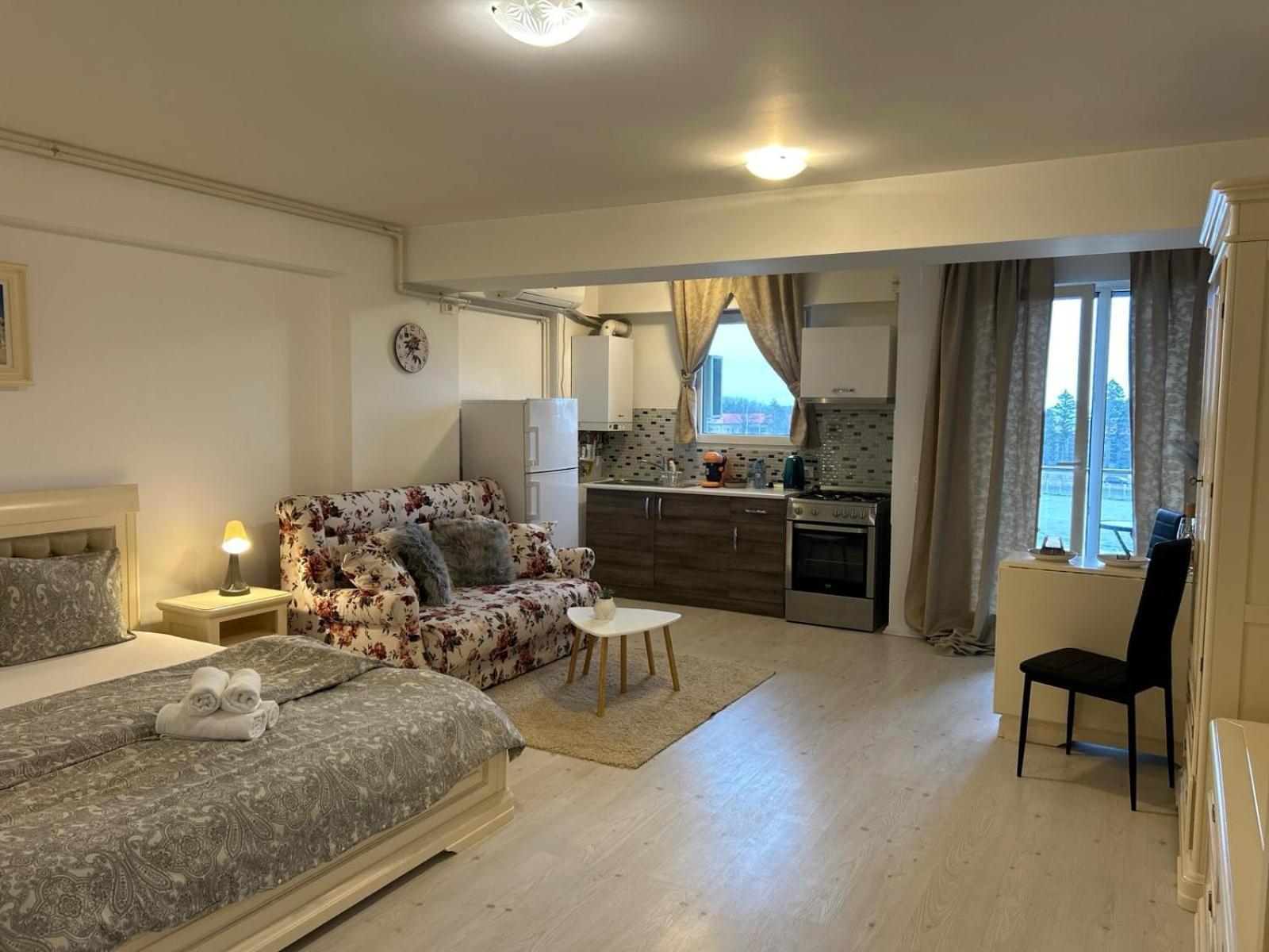 Airport Apartment *