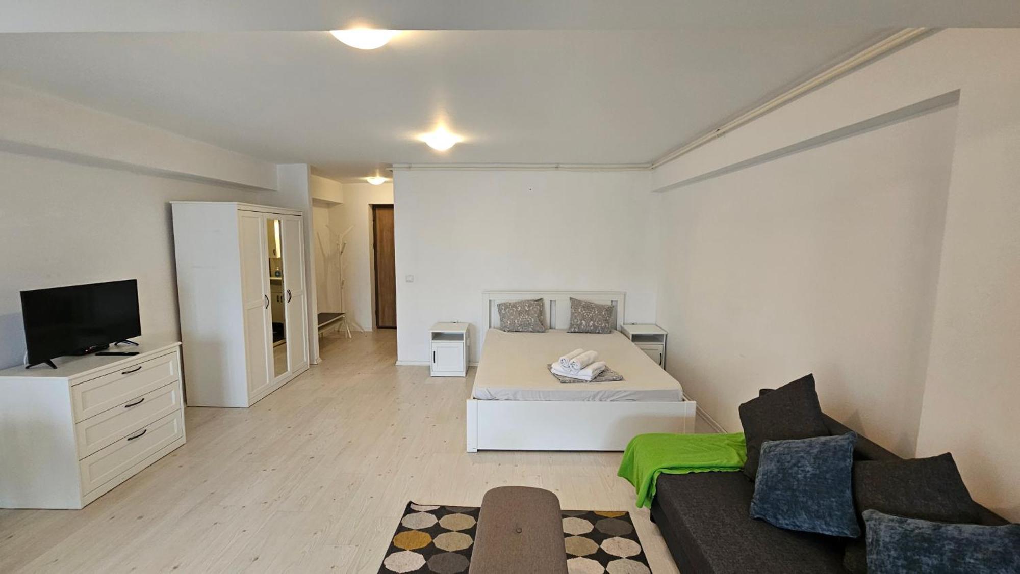 Airport Apartment *